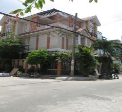  ??cho thue  ??biet thu  ??quan 2 goc 2 mat tien duong tran nao gia 2000usd