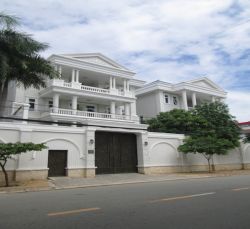 cho thue  ??nha quan 2 mat tien duong nguyen van huong gia 5000usd