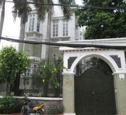 cho thue  ??biet thu  ??quan 2 mat tien duong ngo quang huy gia 5000usd