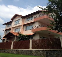 cho thue  ??biet thu  ??quan 2 khu compound duong nguyen van huong gia 3500usd