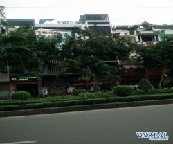 cho thue biet thu phan xich long quan phu nhuan dien tich 8x16m 1 tret 4 lau gia  10000 usd