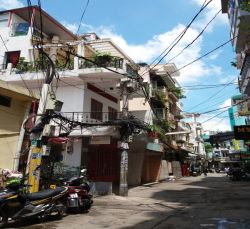 cho thue nha hem xe hoi tran hung dao quan 1