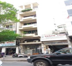 cho thue nha mat tien calmette quan 1