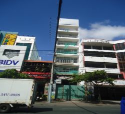 cho thue nha quan 3 mat tien duong cach mang thang 8 gia 14000  thang