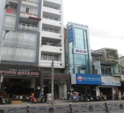 cho thue nha  ??quan binh thanh mat tien duong bach dang gia 30tr