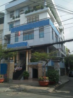 cho thue nha mat tien duong lac long quan quan tan binh  dt 10x20m 