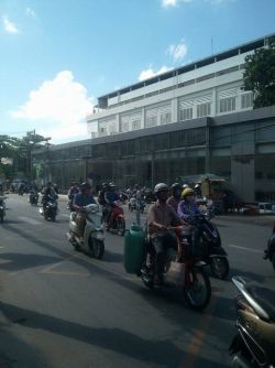 cho thue nha mat tien duong lac long quan quan tan binh  dt 65x20m 