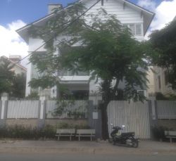 cho thue nha  ??quan binh thanh mat tien duong binh loi gia 2500usd