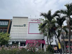 cho thue nha mat tien duong phan xich long  dien tich 8x16m 3 lau 1 ham gia 220tr th