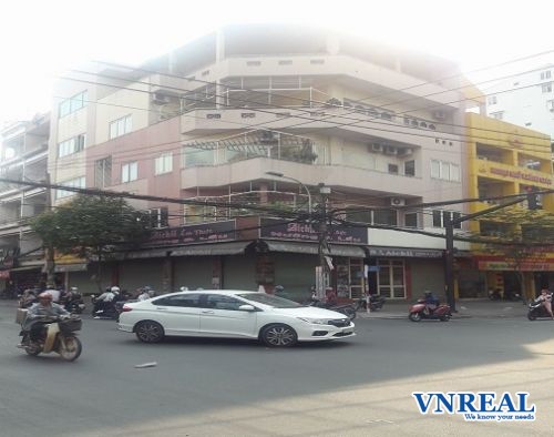 cho thue nha 2mt duong dong den bau cat doi quan tan binh  dt 12 x 20m 1 tret 4 lau  gia 300tr 