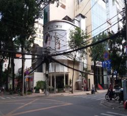 cho thue nha goc 2 mat tien nguyen dinh chieu va tran quoc thao quan 3