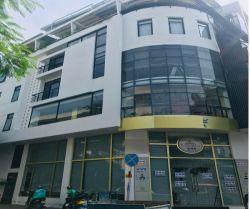 cho thue nha quan phu nhuan  goc 2 mat tien phan xich long 4x16m tret  lung  3 lau  st  gia  6 000 usd thang