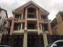 cho thue nha duong hoa dao phuong 2 dt 18x16m ham 4 lau 160trieu thang