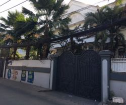 cho thue nha biet thu mat tien duong quoc huong dt  25x30 1 tret 2 lau gia  4500usd