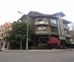 cho thue mat bang  hoa lan 8 x 16m ham  tret 3 lau 85 tr thang