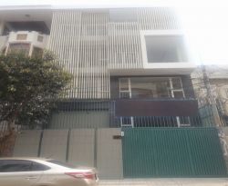 cho thue nha mat tien duong huynh lan khanh phuong 2 quan tan binh dt 8 x 15m  1 ham 1 tret 3 lau  gia 5000 usd 