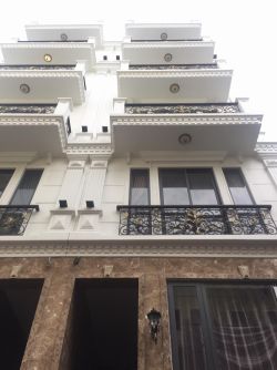 ban nha hem hoang van thu 5x11m 5 lau gia 161 ty