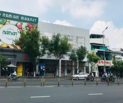 cho thue  nha mat tien nguyen van troi 18x20m 2 tang gia 150 trieu