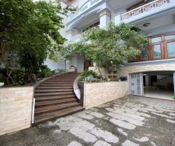 ban nha nguyen van troi 8x21m ham 4 lau gia 45 ty