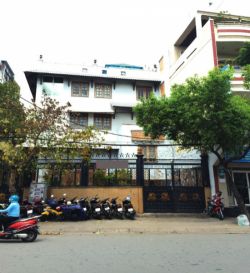 cho thue nha mat tien hoang hoa tham phuong 6 quan binh thanh 11x30 1 tret lung 1 lau 200 trieu 