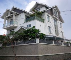 cho thue biet thu thao dien duong le van mien 1 tret 2 lau san vuon ho boi gia 4000 usd