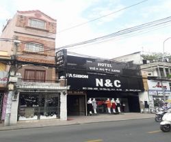 cho thue mat tien duong le van sy quan tan binh  dt dat 700m2 mat tien rong 12m no hau 25m  1 tret 2 lau   gia 12 500 usd 