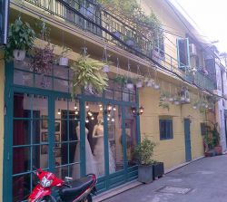 ban nha dau hem xe hoi le van sy phuong 1 quan tan binh