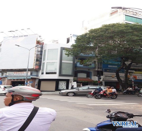 cho thue nha mat tien dinh tien hoang quan 1