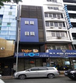 cho thue nha mat tien hai ba trung quan 1