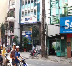 cho thue mat bang 300m2 mat tien cao thang quan 3