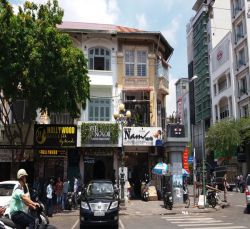 cho thue nha mat tien phan chu trinh quan 1