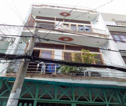 ban nha hem xe hoi duong thich quang duc p5 phu nhuan  4 2x8m 2 lau duc huong dong bac gia 4 6 ty