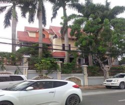 cho thue biet thu thao dien duong nguyen van huong 1 tret 2 lau san vuon ho boi gia 5000 usd