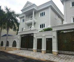 cho thue  ??biet thu  ??quan 2 phuong thao dien duong nguyen van huong dien tich 500m 1 tret 2 lau san vuon   ho boi gia  5000 usd thang