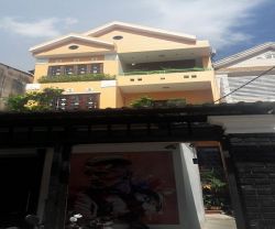 cho thue nha mat tien duong nguyen kiem phuong 4 quan phu nhuan  dien tich 77x26m 1 tret3 lau  gia 2800 usd