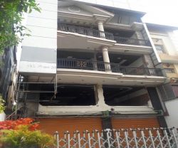  ??toa nha cho thue duong phan xich long quan phu nhuan dien tich  8x18m 1 tret 3 lau 