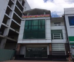 cho thue nha  ??quan 2 mat tien duong tran nao dien tich 8x30m 1 tret 3 lau gia 8000usd