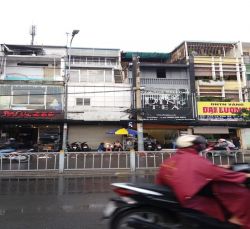 cho thue nha mat tien le van sy quan 3