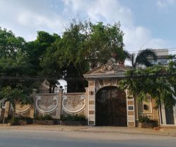 cho thue nha khu biet thu thao dien quan2 dt 16 x 41 gia 7500usd