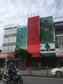 cho thue nha mt phan dang luu  45x20m 1 tret  35lau 3000 usd thang