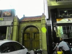 cho thue nha nat va 750m2 dat mat tien pham ngoc thach f 6 q 3 khu vip gia 10 000   thang