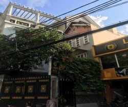 cho thue nha phung van cung 4x20 m tret 2 lau 30 tr thang