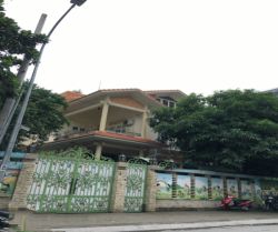 cho thue biet thu duong quoc huong dt dat  900m2 ket cau 1 tret 3 lau gia  270 trieu thang