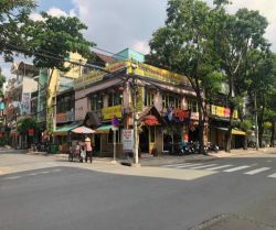 cho thue nha 2 mt truong cong dinh 20x10m 1 tret 1 lau 140 tr thang