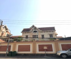 cho thue nha duong tran nao dt 600m 1tr 2 lau 7 phong ngu co san vuon ho boi gia  6000usd 