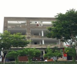 cho thue mat bang mat tien duong tran nao dt  13x16 ham tret 3 lau gia  13500usd