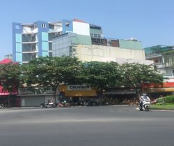 cho thue nha tran quoc hoan 4 x 16 m  1 tret 2 lau 1800usd thang