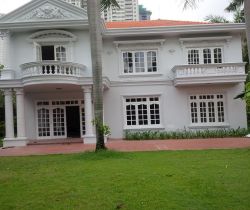 cho thue biet thu thao dien duong tran ngoc dien 1 tret 1 lau san vuon ho boi gia 7000 usd