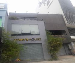 cho thue nha mat tien duong tran quoc hoan phuong 4 quan tan binh  dt 84x25m 1 tret 2 lau trong suot  gia 90 trieu thang