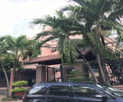 cho thue biet thu duong tran nao dt  14x12 1 tr 1 lau ap mai goc 2 mat tien gia 50tr thang